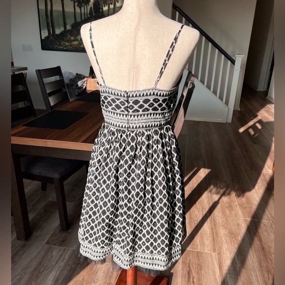 BCBG Maxazria black & off white dress with full skirt and sequin sparkle size 6 - Picture 2 of 13